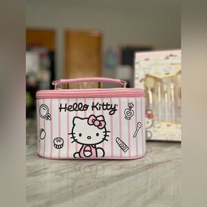 HELLO KITTY Make-Up Brush Set + Matching Case